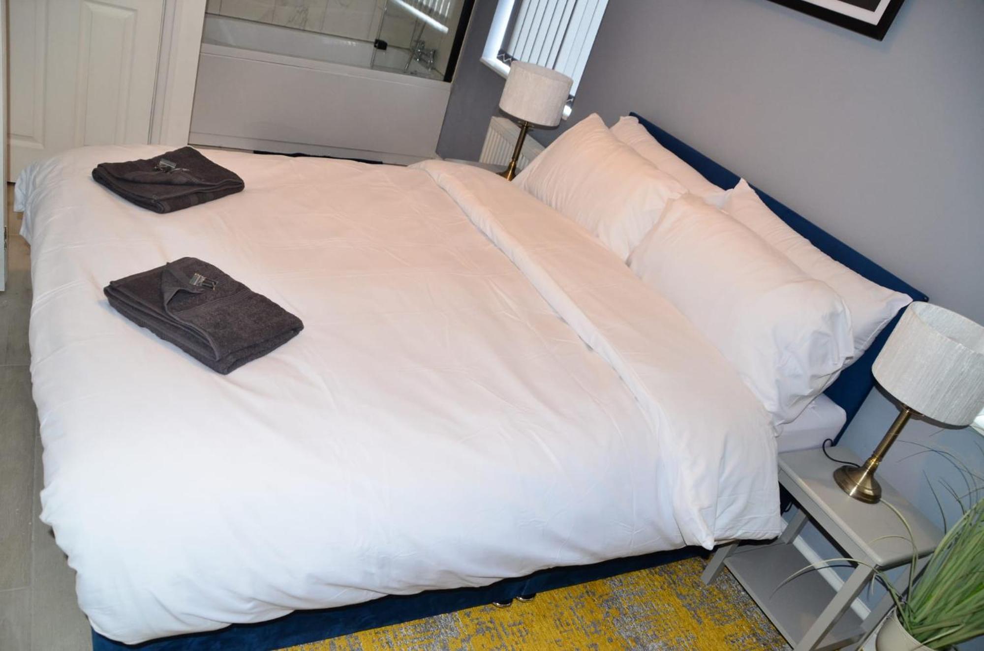Blok 3 -Jacuzzi Suites, Apartment & Ensuite Rooms Блэкпул Экстерьер фото