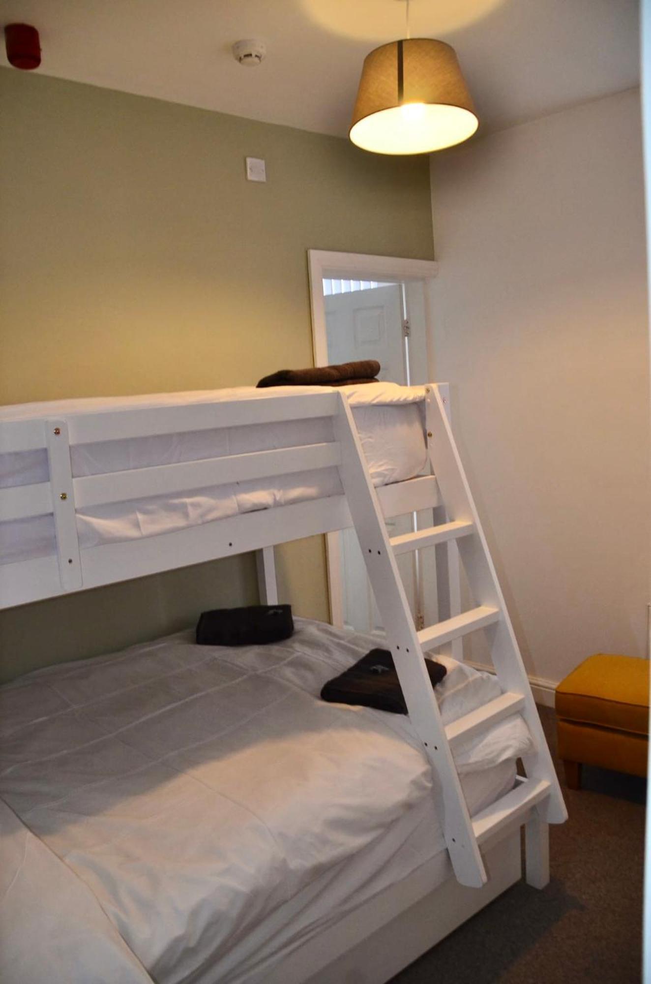 Blok 3 -Jacuzzi Suites, Apartment & Ensuite Rooms Блэкпул Экстерьер фото