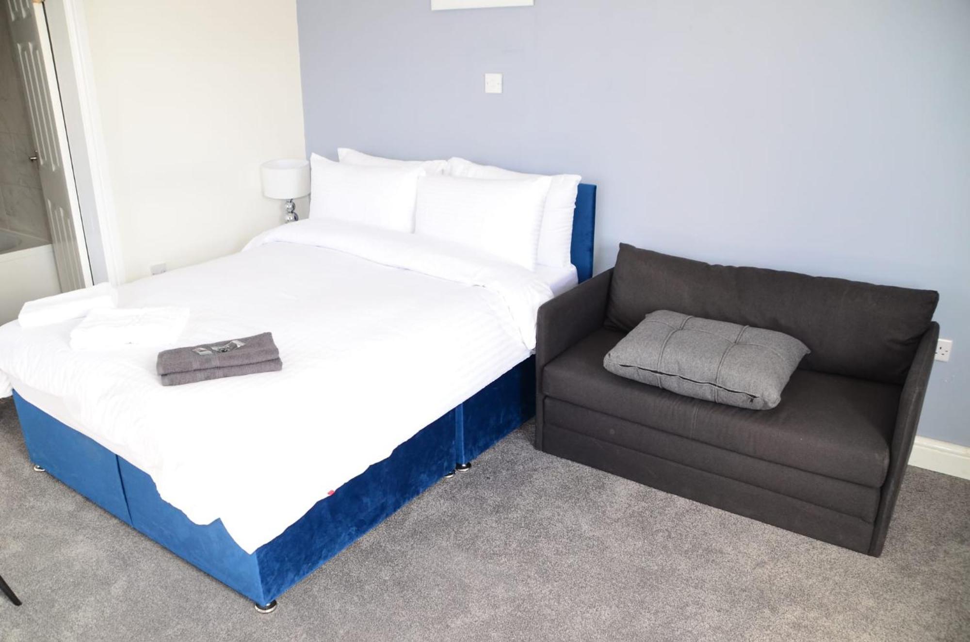 Blok 3 -Jacuzzi Suites, Apartment & Ensuite Rooms Блэкпул Экстерьер фото