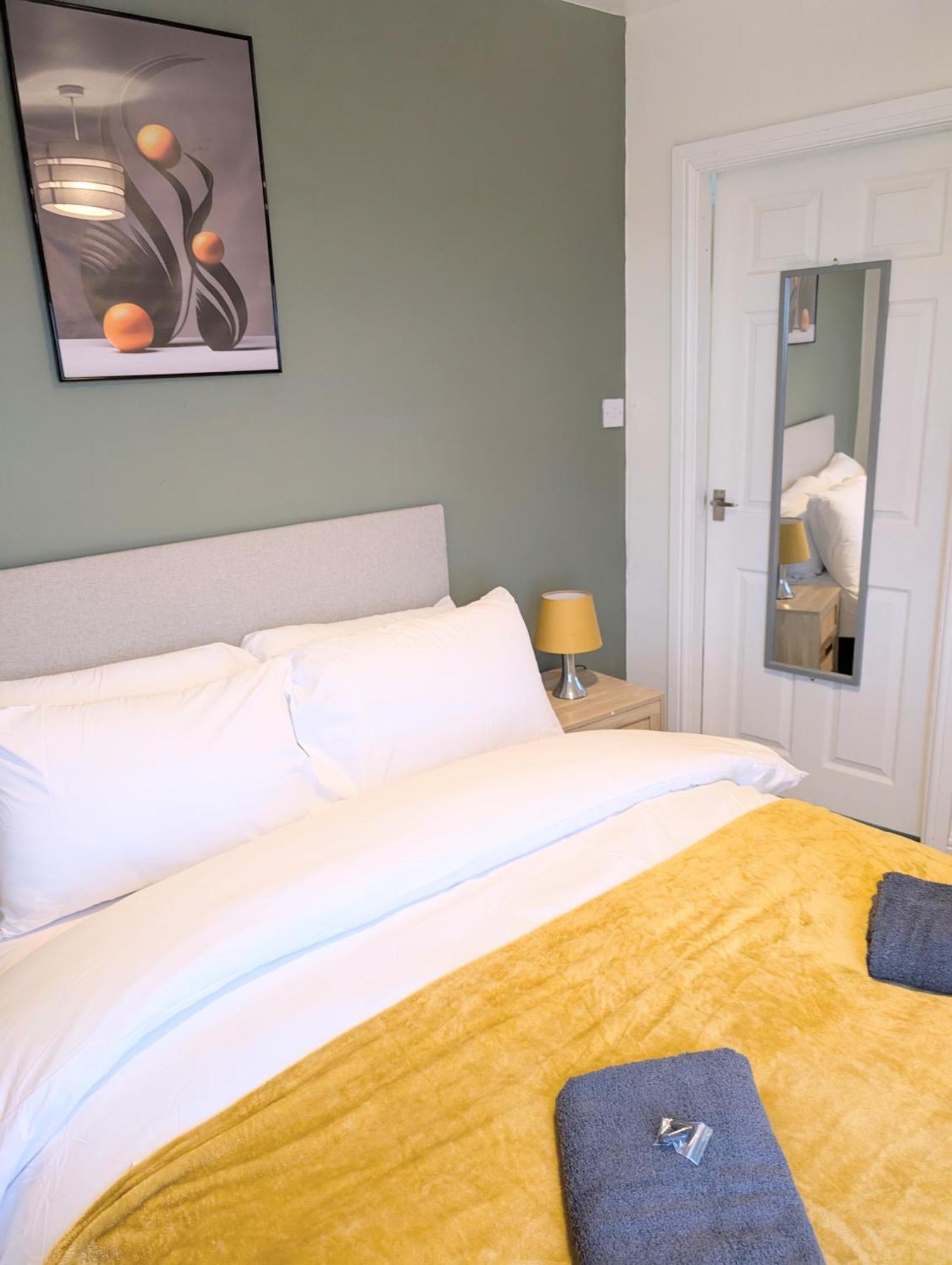 Blok 3 -Jacuzzi Suites, Apartment & Ensuite Rooms Блэкпул Экстерьер фото