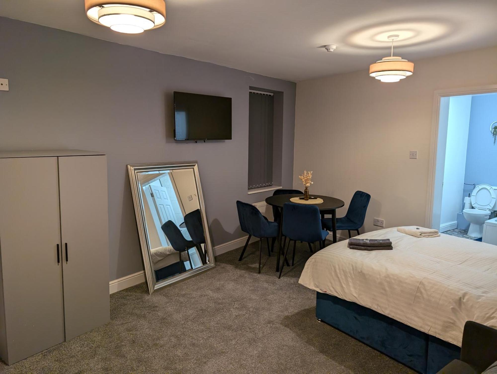 Blok 3 -Jacuzzi Suites, Apartment & Ensuite Rooms Блэкпул Экстерьер фото