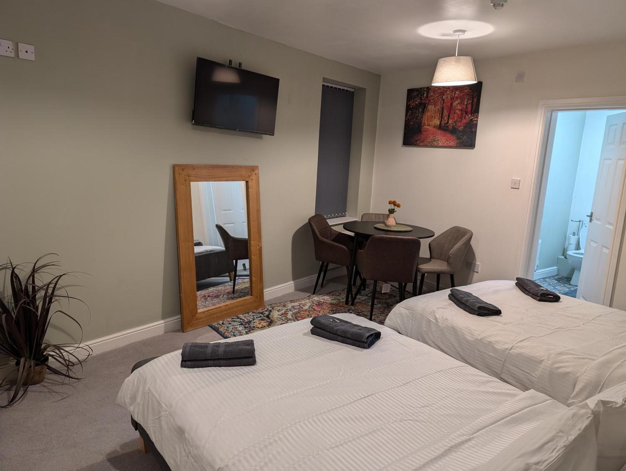 Blok 3 -Jacuzzi Suites, Apartment & Ensuite Rooms Блэкпул Экстерьер фото