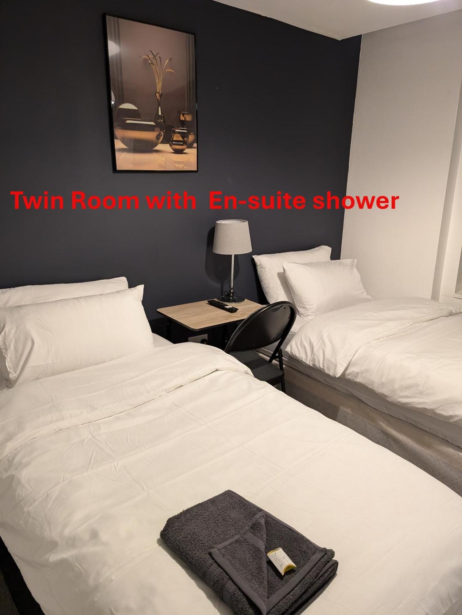 Blok 3 -Jacuzzi Suites, Apartment & Ensuite Rooms Блэкпул Экстерьер фото